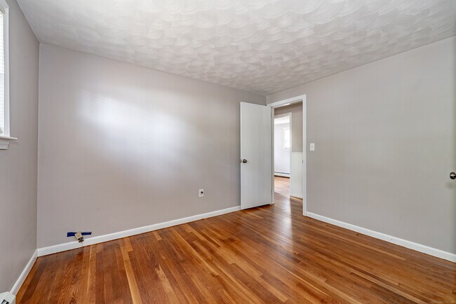 Building Photo - 14 Alaimo Dr