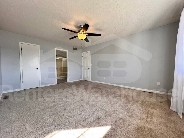 Building Photo - 1709 NE Sherman Ct