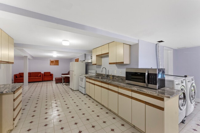 Building Photo - 529 Rosier Rd