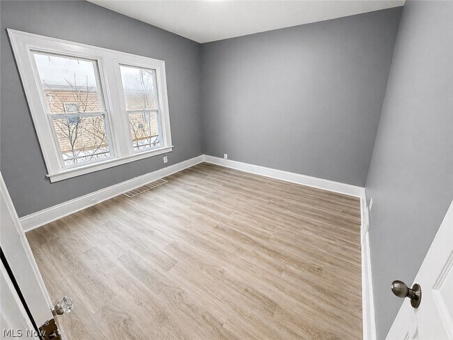 Building Photo - 908 Work Dr