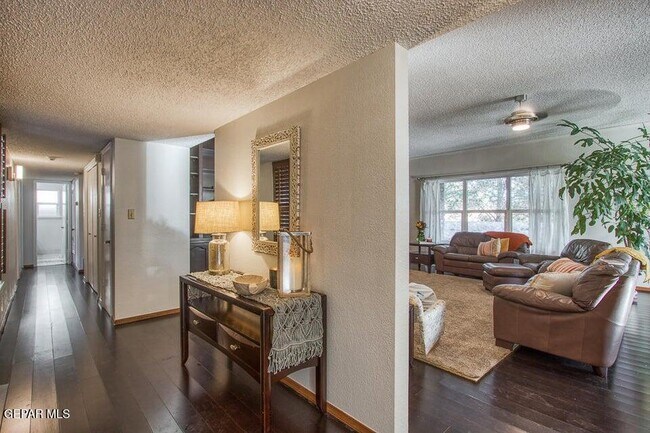 Building Photo - 6344 Via Aventura Dr