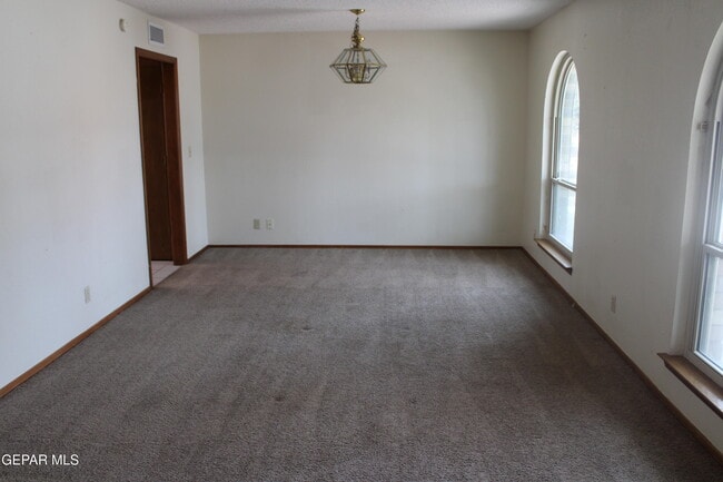 Building Photo - 11550 James Grant Dr