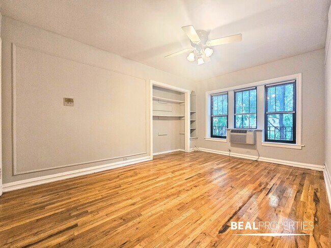 Building Photo - 837 W Wolfram St