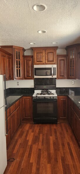 Primary Photo - 157 E Hamilton Ave