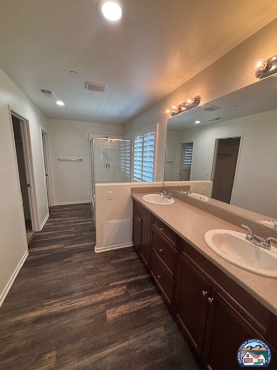 Building Photo - 642 Las Lomas St