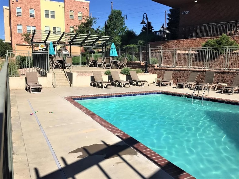 Building Photo - 5425 Zephyr St