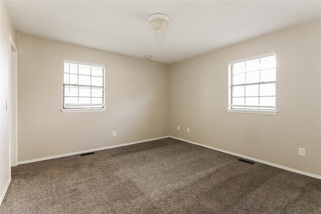 Building Photo - 524 Gray Fox Run