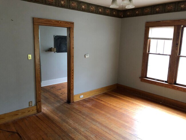 Building Photo - 119 N Normal St