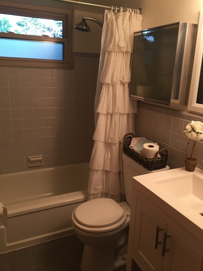 Building Photo - 9490 Wynnecrest Dr