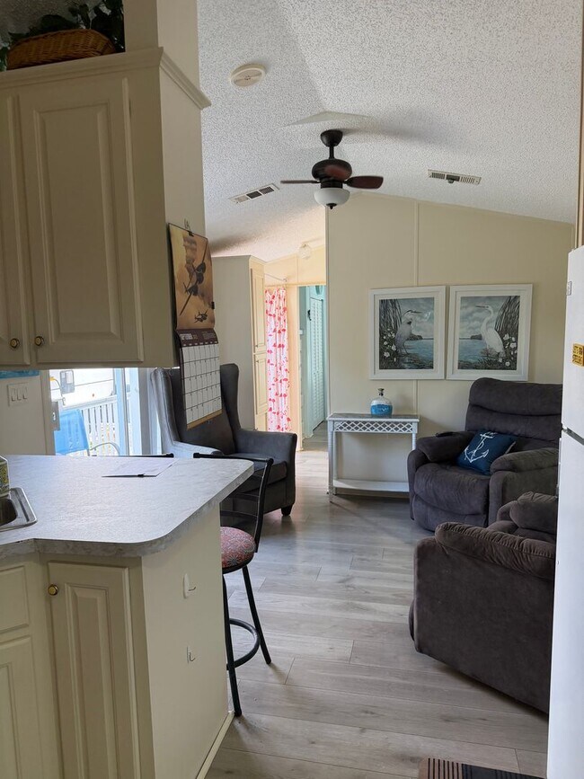 Building Photo - Mobile Home in Sarasota Lakes and Rv