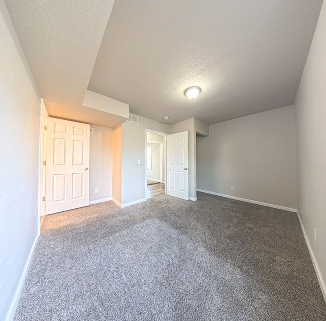 Building Photo - Updated 3 Bedroom 2 Bath Home-Located in Boone, IA