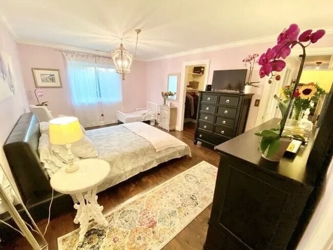 Building Photo - Beautiful 2-bedroom & 2-Bathroom Condo in Glenview