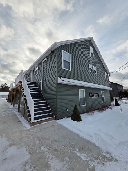 Building Photo - 356 Main St