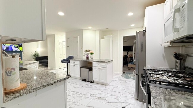 Building Photo - 124 Bonita Dr
