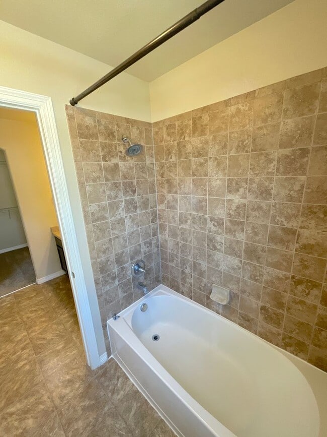 Building Photo - 3 Bedroom Home Available Near S Marksheffel Rd & Fontaine Blvd!