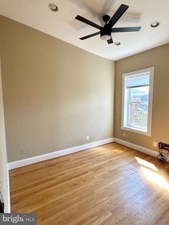 Building Photo - 1227 Linden Pl NE