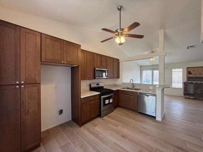 Building Photo - 6124 Malaga Ct