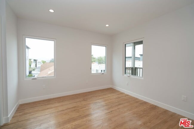 Building Photo - 1365 1/2 Maltman Ave