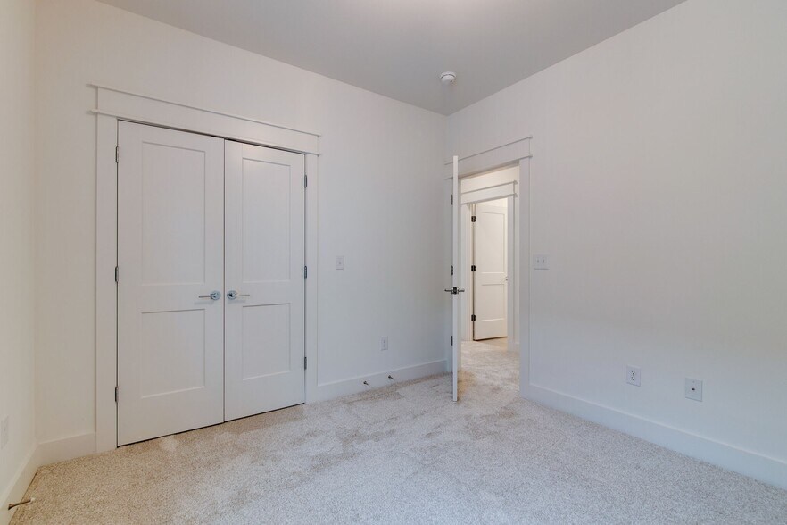 Building Photo - 226 Sounder Cir