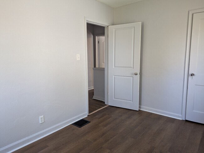 Building Photo - 1614 E Whittier St