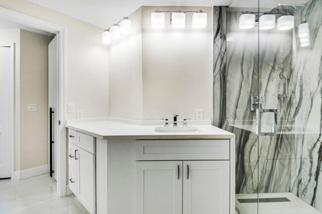 Building Photo - 11010 Legacy Dr