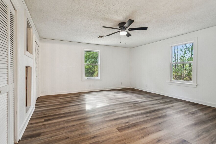 Building Photo - 67425 Salt Lick Ln