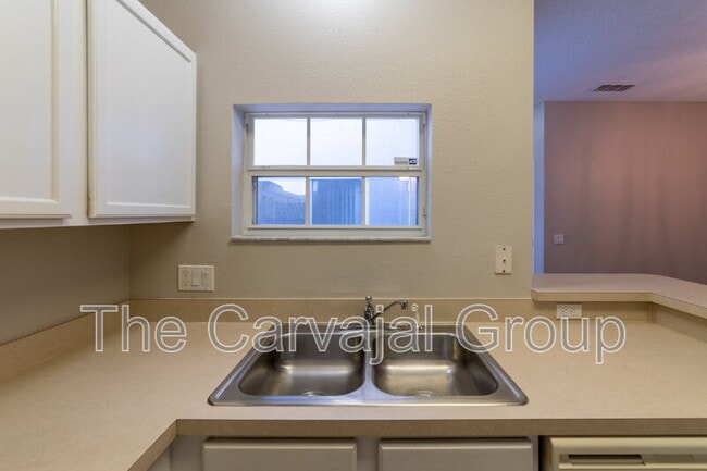 Building Photo - 13175 Center Square Dr