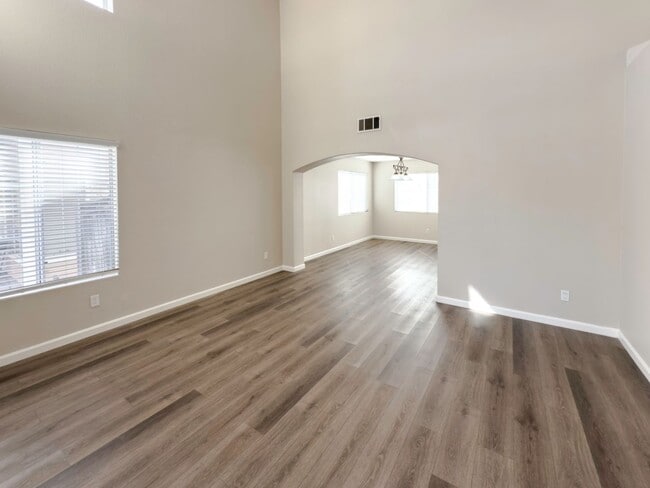 Building Photo - 4 BEDROOM / 3 CAR GARAGE MURRIETA HOME FOR...