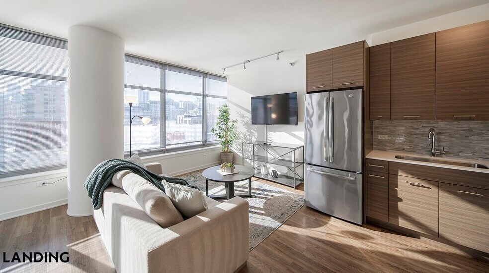 Building Photo - 347 W Chestnut St