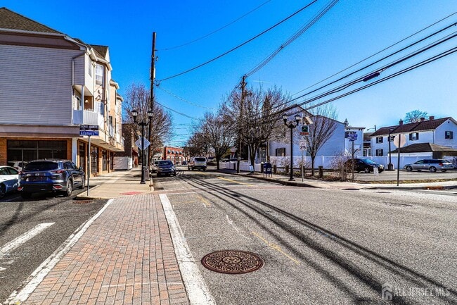 Building Photo - 105 Adamecs Way