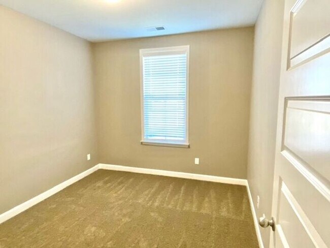 Building Photo - Now Leasing A 4 Bedroom 3 Bath Home In Oak...