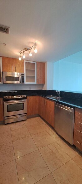 Building Photo - 7900 Harbor Island Dr