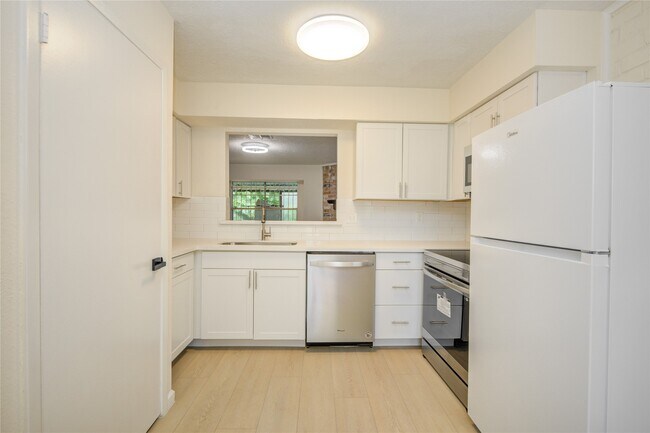 Building Photo - 12803 High Star Dr