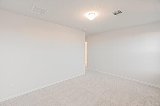 Building Photo - 204 Greenway Dr