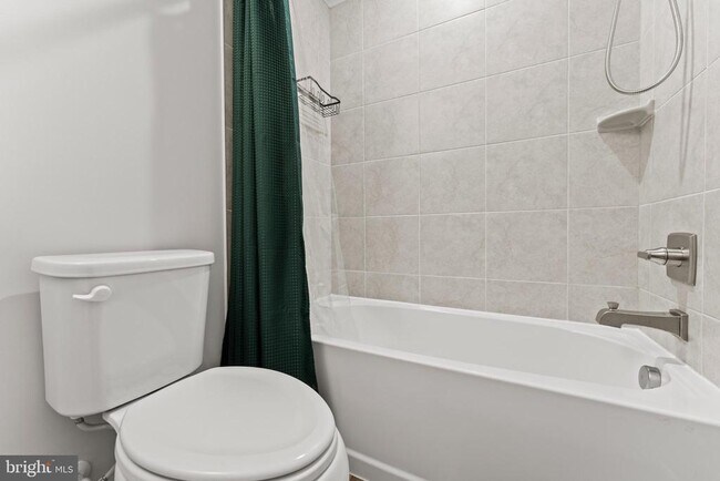 Building Photo - 224 S Newkirk St