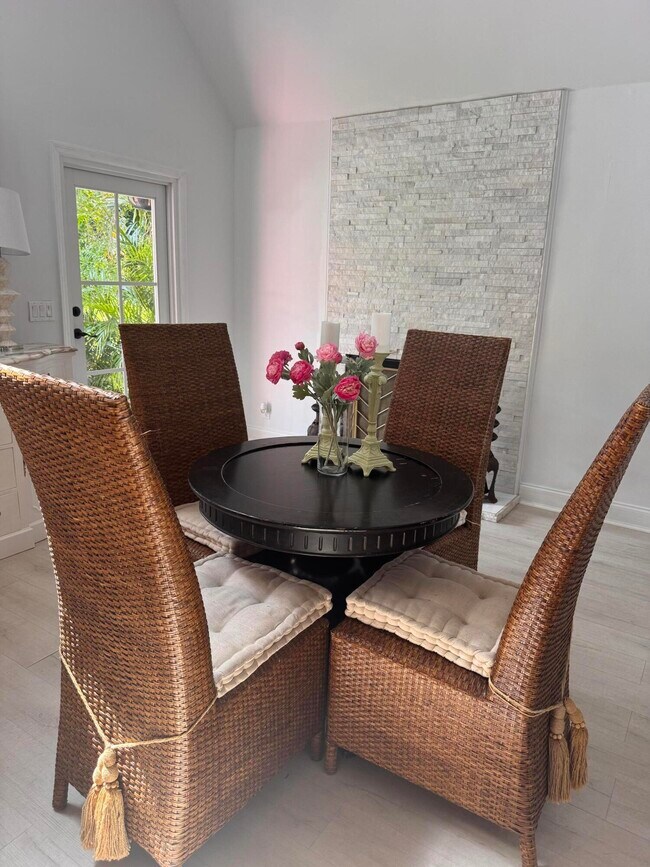 Building Photo - 1256 Palmetto Rd