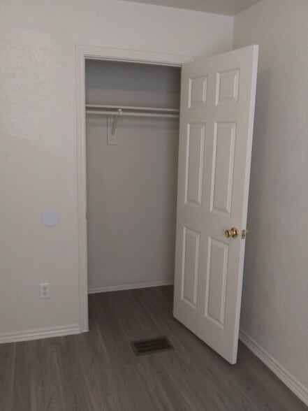Building Photo - 3407 Barcelona Dr
