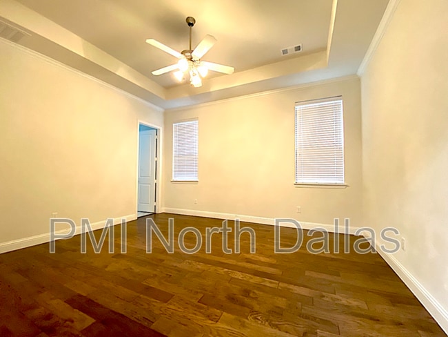 Building Photo - 6909 Royal View Dr