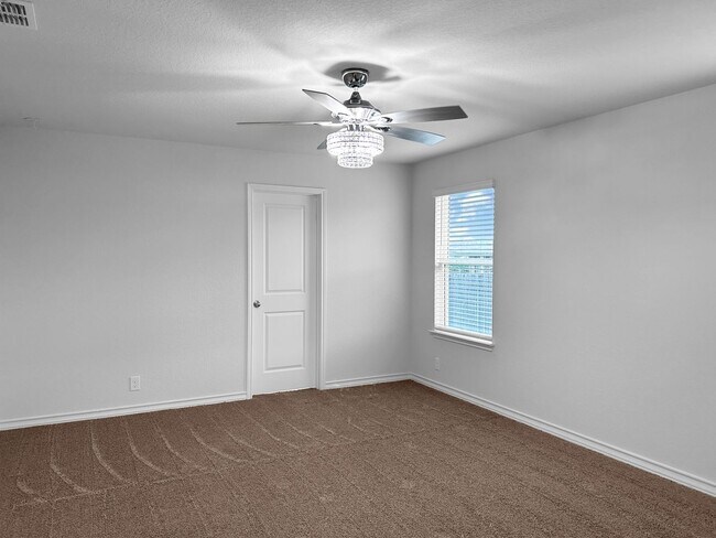 Building Photo - Spacious One Story Home Near Government Canyon