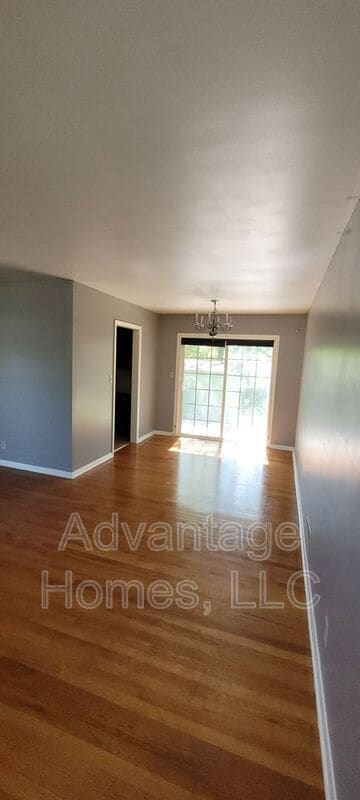 Building Photo - 8914 Grandview Dr