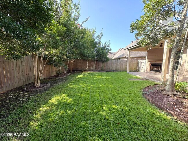 Building Photo - 120 Mirada Ln