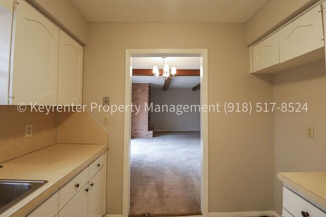 Building Photo - 6125 S Troost Ave