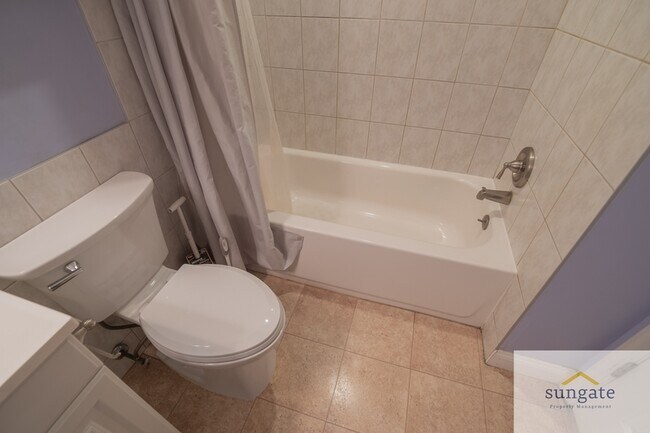 Building Photo - 5 Grandee Ct