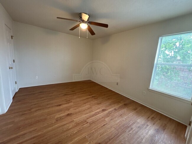 Building Photo - 1407 Dugger Cir