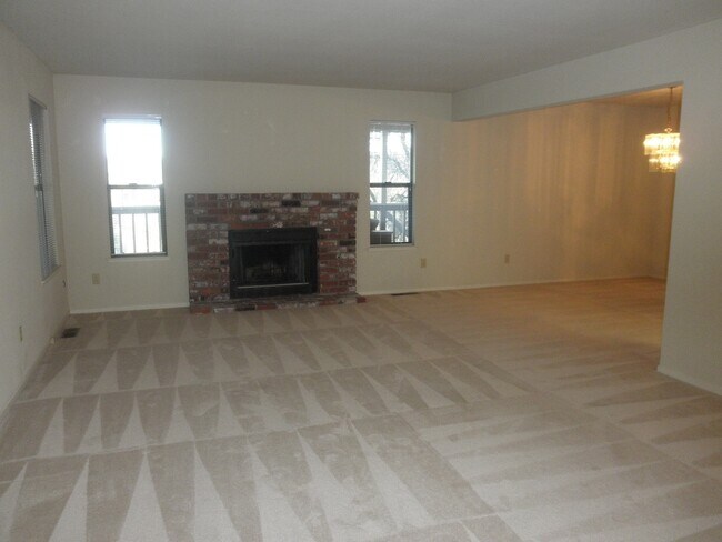 Building Photo - 3 bedroom/2.5 bath in Lake Wildwood, Penn ...