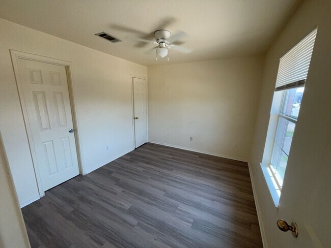 Building Photo - 5705 Greengate Dr