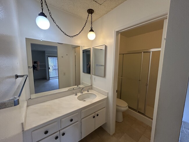 Building Photo - 1327 Westmont Dr