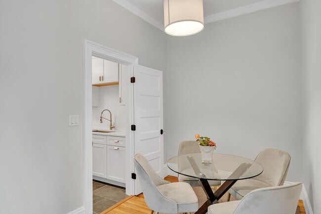 Building Photo - 1485 Beacon St