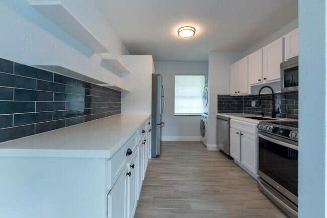 Building Photo - 5207 N Flagler Dr