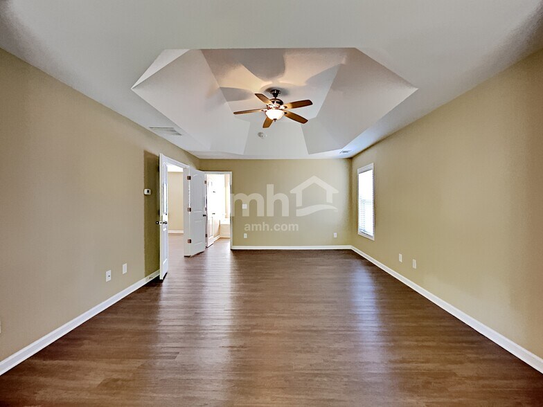 Building Photo - 5655 Livingston Ct